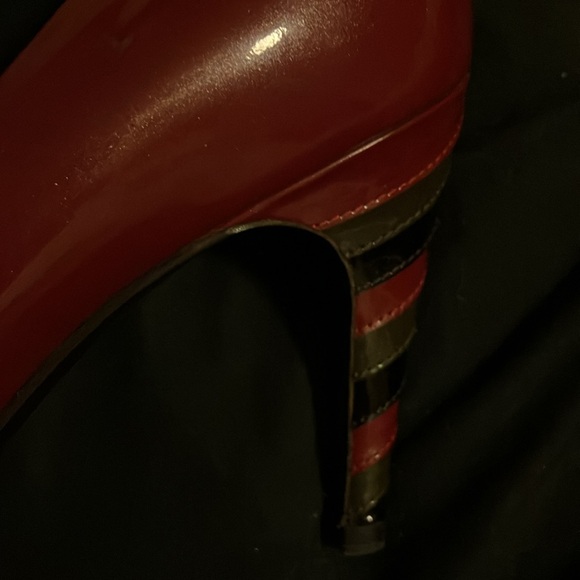 Vintage authentic Louis Vuitton red heels 85 millimeter. - Picture 2 of 8